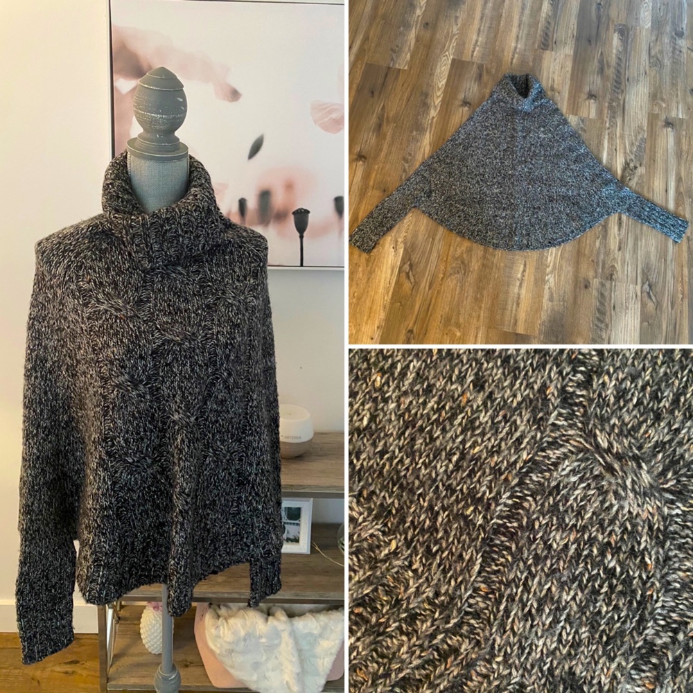 🎀 Beautiful LE CHÂTEAU turtleneck poncho 🎀